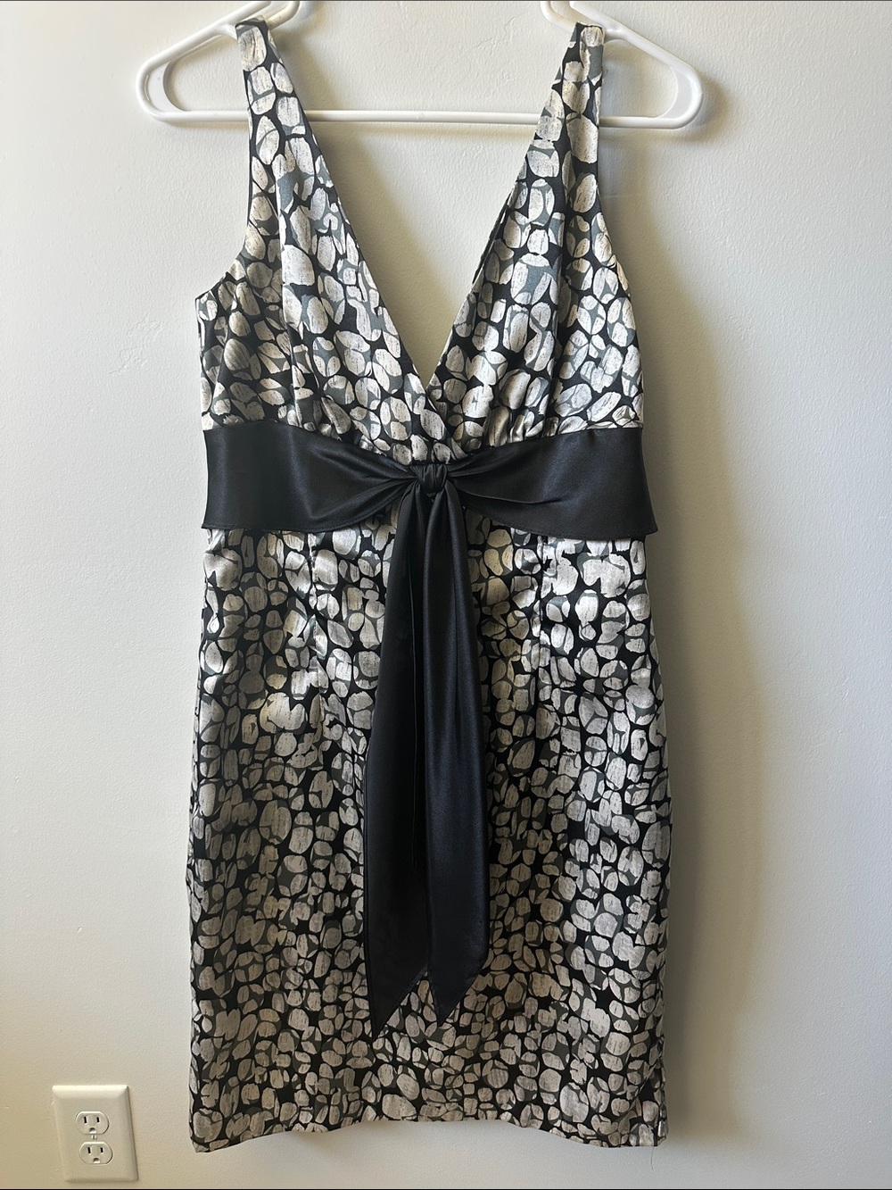 GNW Black and Silver V-Neck Midi Dress